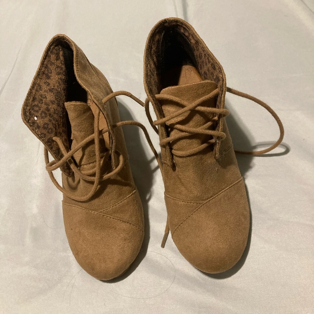 Cityclassified Tan Lace Up Boots Suede